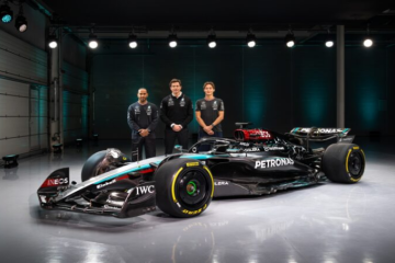 刘易斯·汉密尔顿 (Lewis Hamilton) 在梅赛德斯 W15 发布会上情绪激动，法拉利车队下订单 – F1赛车世界