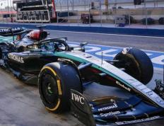 F1赛车世界：F1巴林冬测：梅赛德斯对前悬挂进行重大调整