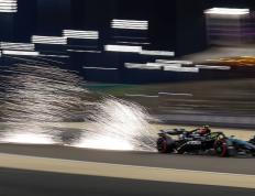 F1赛车世界：F1巴林：汉密尔顿表现失常，为了正式比赛梅奔车队牺牲了排位赛速度