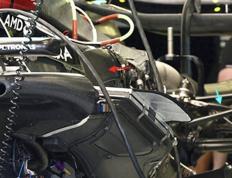 F1赛车世界：F1巴林大奖赛 梅赛德斯W15的引擎盖设计或存在缺陷
