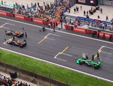 F1赛车世界：F1中国大奖赛 维斯塔潘夺冠 周冠宇获第14名