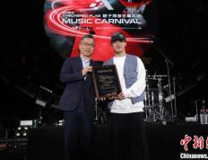 F1赛车世界：中国首位F1车手周冠宇获邀成为上海国际旅游形象公益推广人