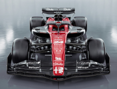 阿尔法·罗密欧F1新赛车C43红黑涂装惊艳登场