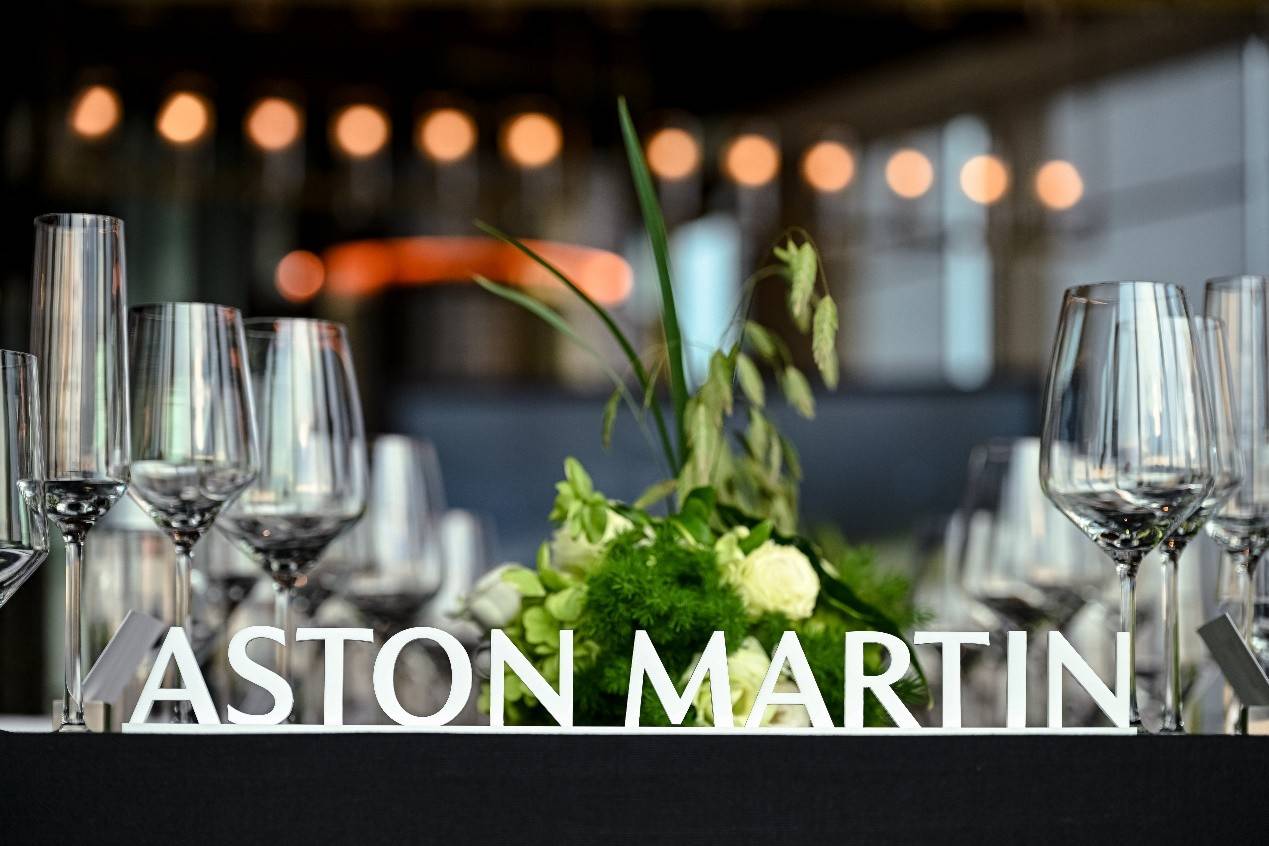 F1赛车世界-阿斯顿·马丁DBX尊享晚宴 敬时光、敬自然、敬经典