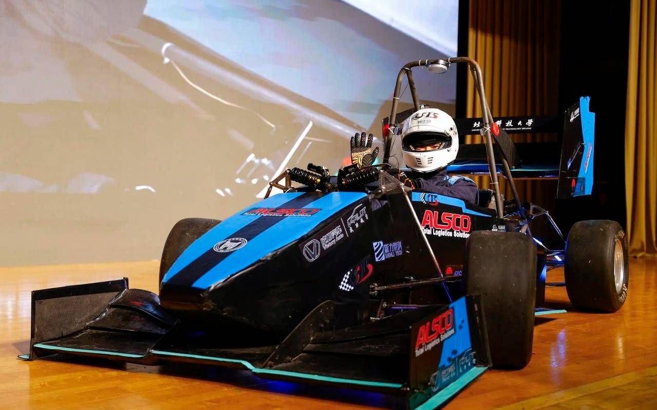 F1赛车世界：北京科技大学第一辆电动方程式赛车亮相，由学生设计制造