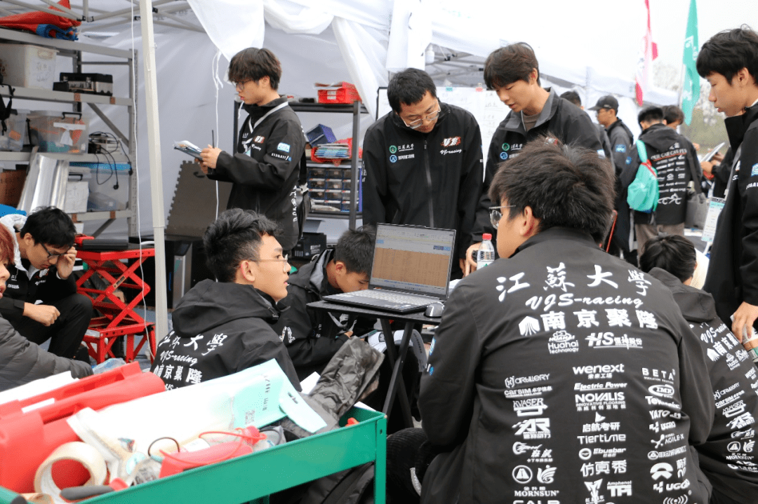 F1赛车世界：2023FSEC|Day 3 江苏大学电动方程式赛车队：奋斗与期待