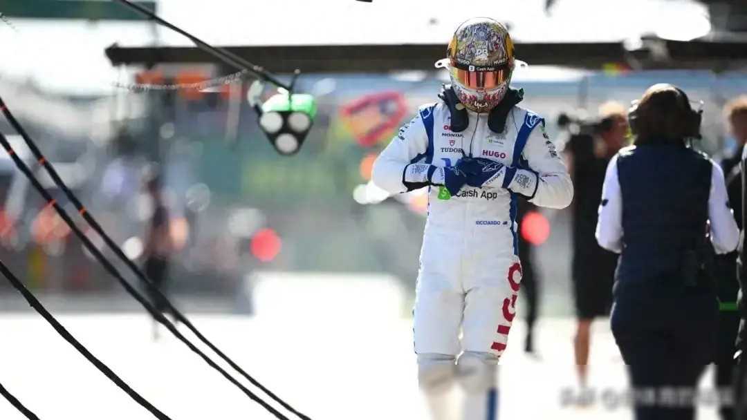 F1赛车世界：F1日本大奖赛法拉利强势归来，塞恩斯挑战维斯塔潘！