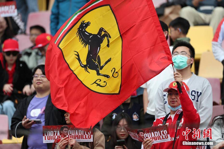 F1赛车世界：维斯塔潘夺下F1中国大奖赛冲刺赛冠军 周冠宇第9
